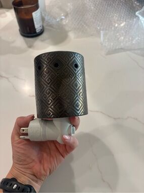 Scentsy Bronze Geometric Plug-In Warmer